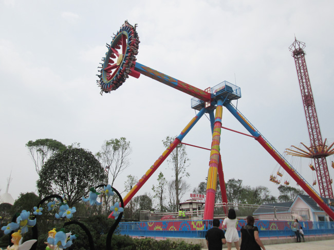 大擺錘(四川巴中置信嘉年華現場）.jpg