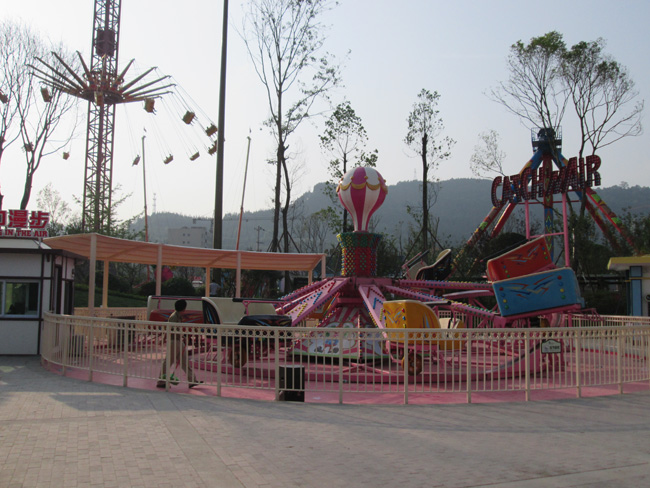 空中漫步（四川（chuān）巴中（zhōng）置（zhì）信嘉年華現場）